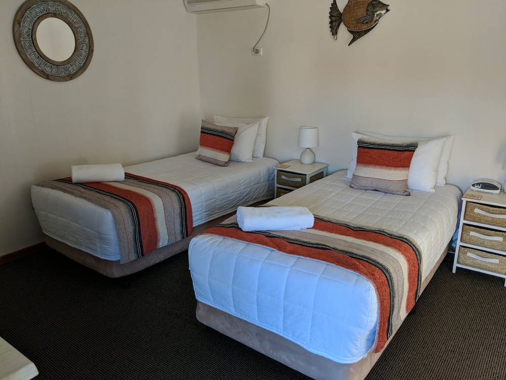 KARUAH MOTOR INN 18/59
