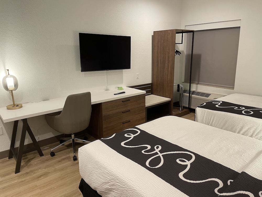 La Quinta Inn And Suites By Wyndham Port Arthur 41/50