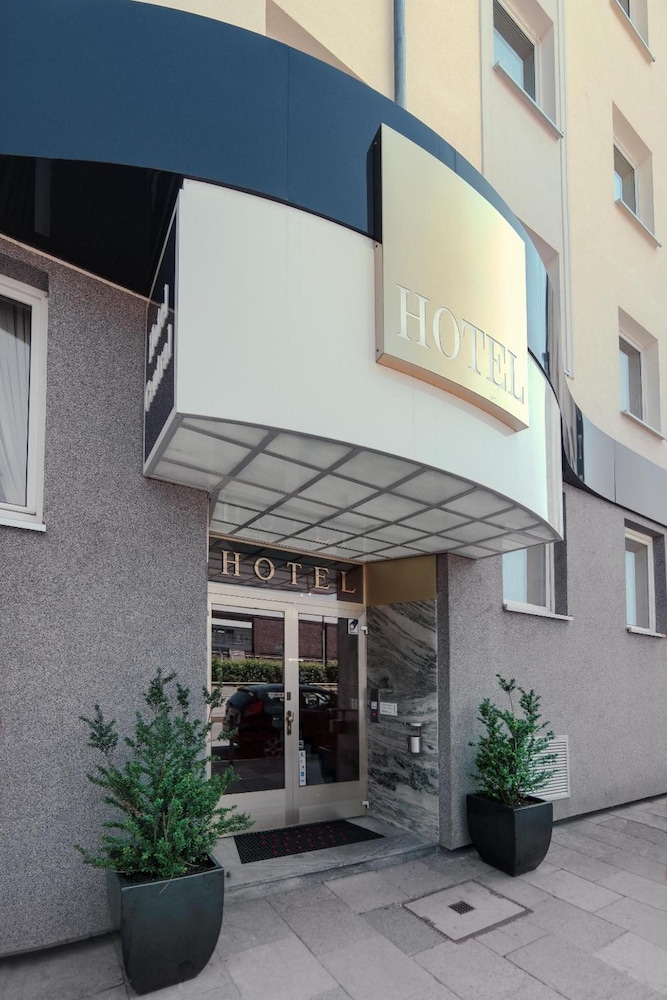 Central Hotel 26/54
