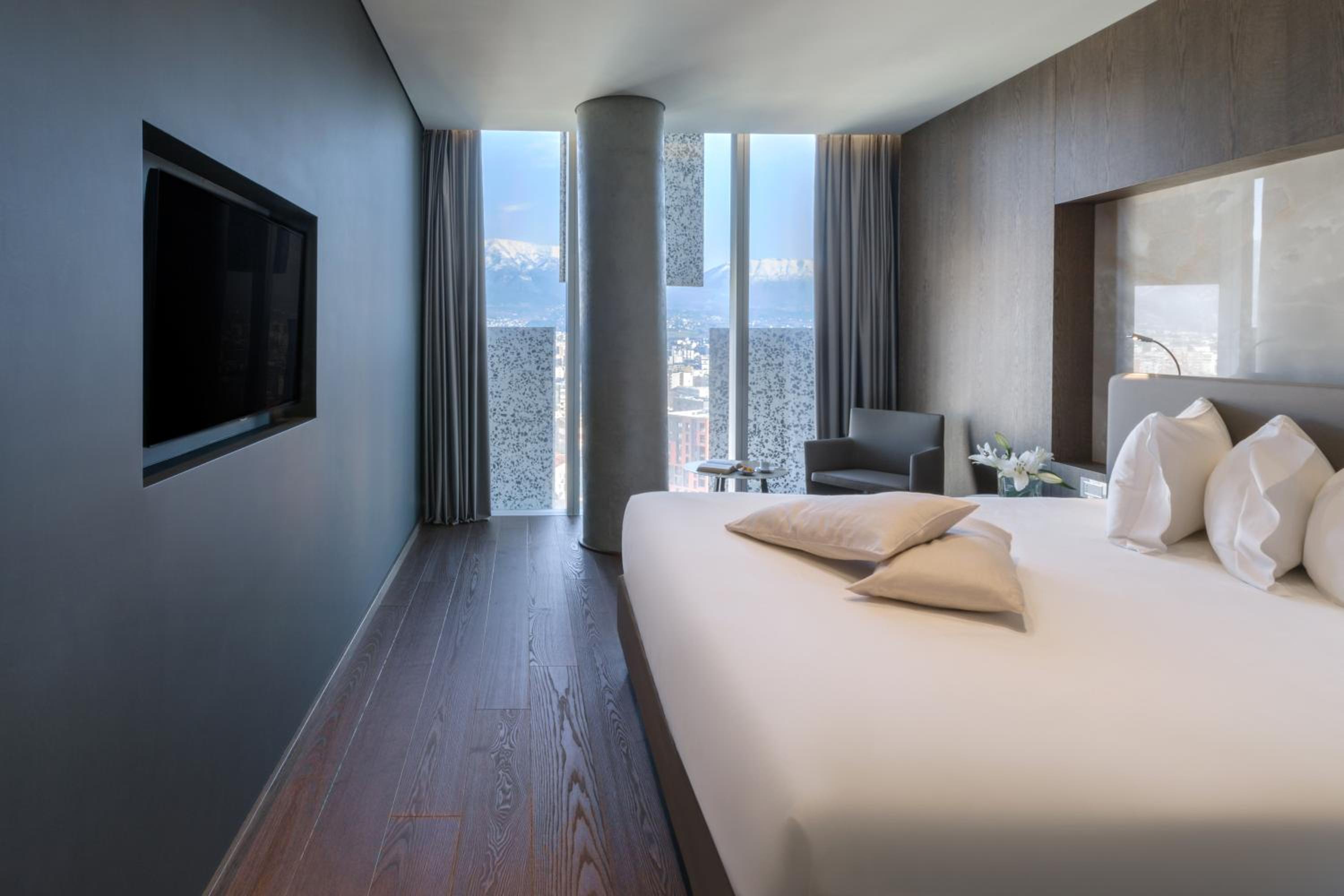 Suite, Queen Bed