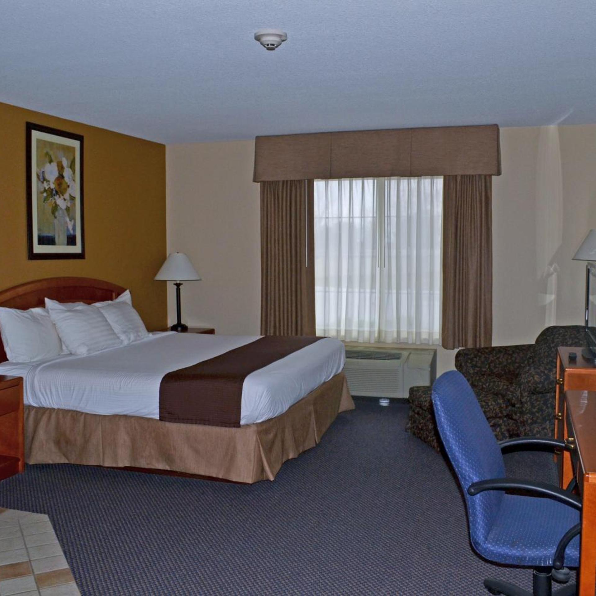 Paola Inn And Suites 14/47