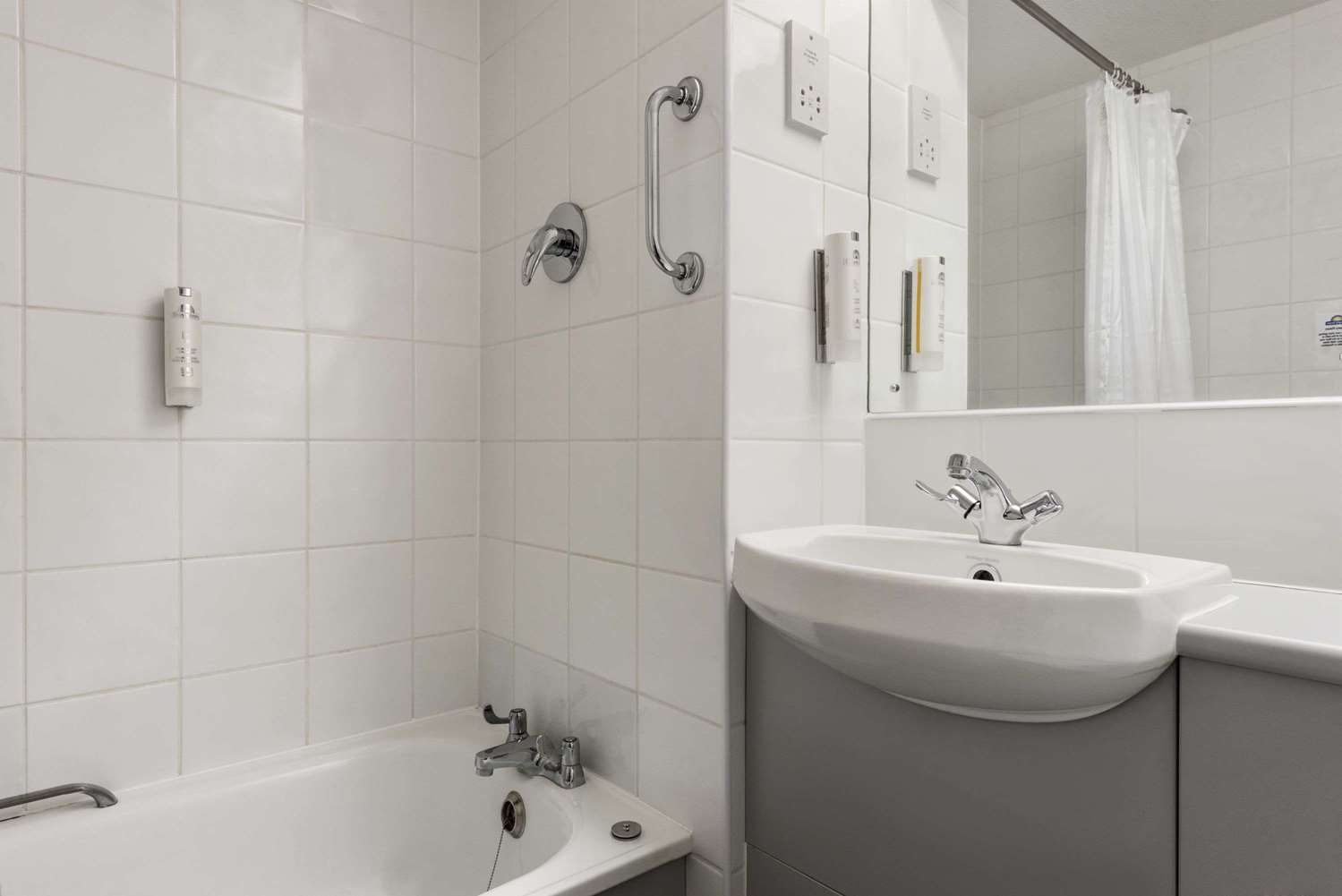 Days Inn by Wyndham Bridgend Cardiff M4 12/12