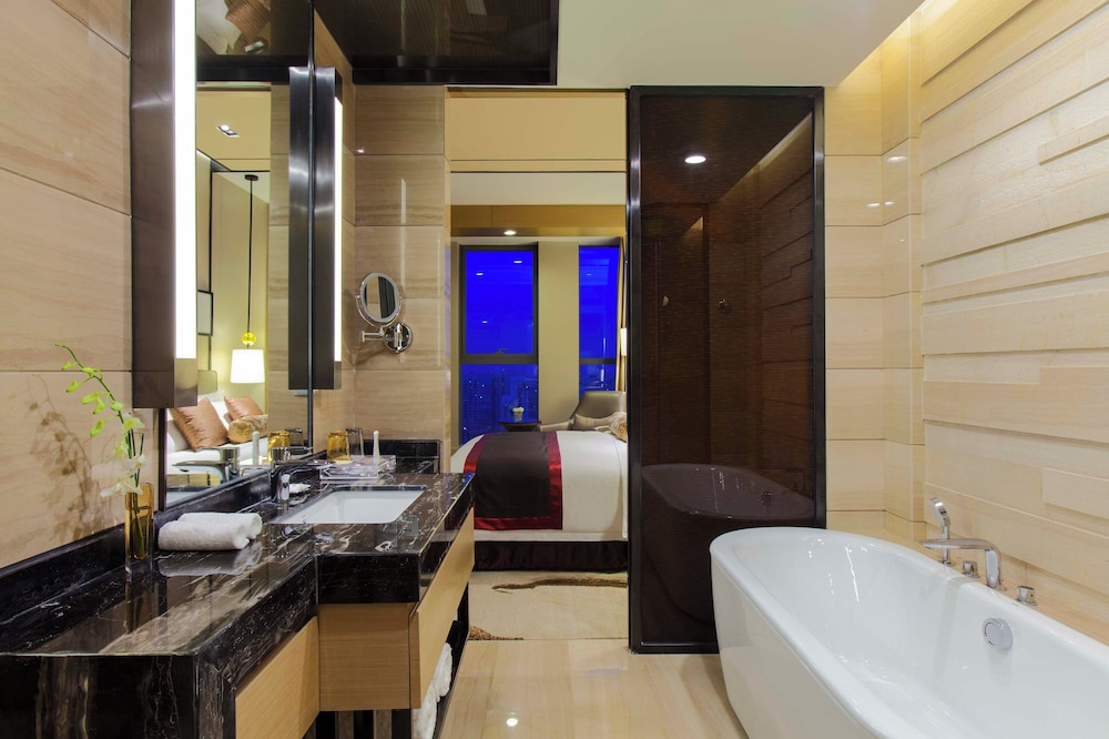 Crowne Plaza Tianjin Meijiangnan 47/49