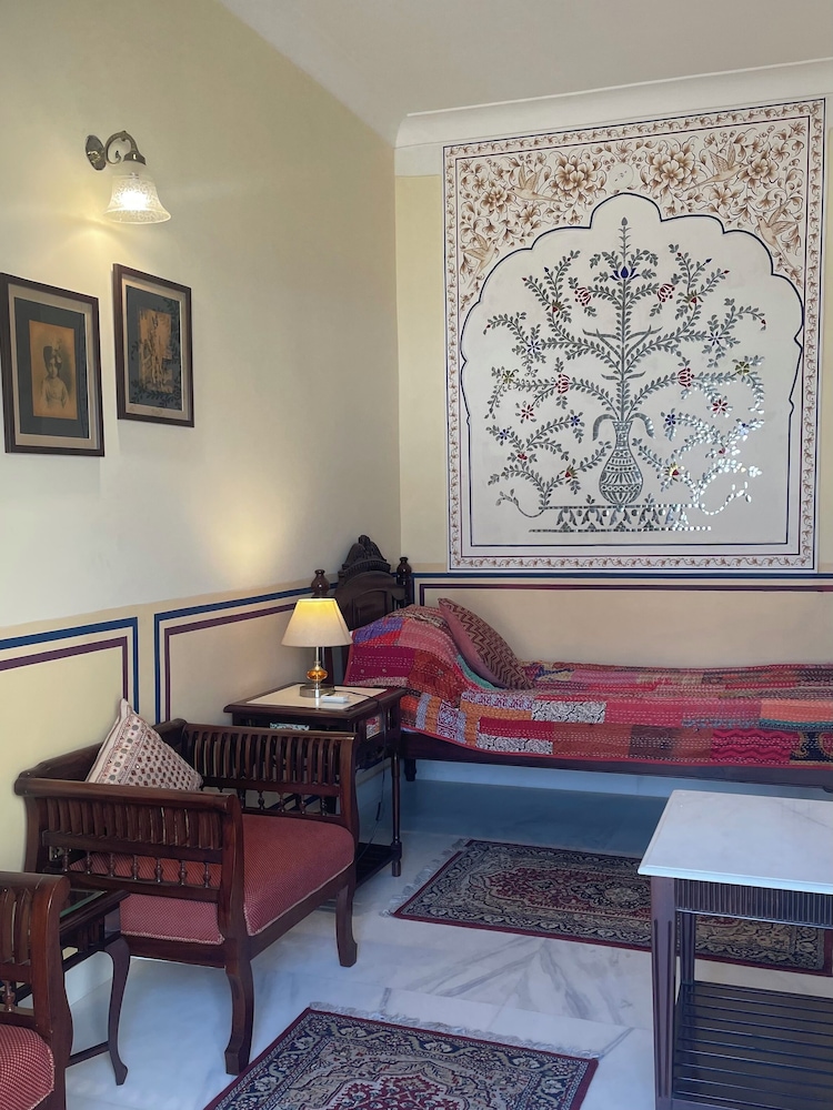 Khatu Haveli 33/61