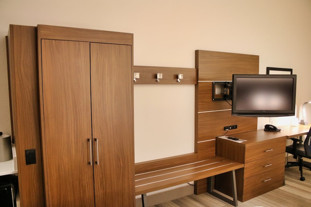 Holiday Inn Express Hotel And Suites Douglas 47/60