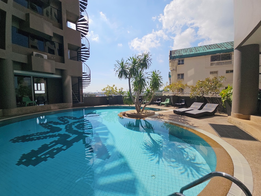 I Pavilion Hotel Phuket 31/33