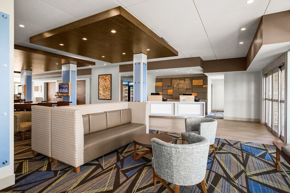 Holiday Inn Express Suites Sanford 35/54