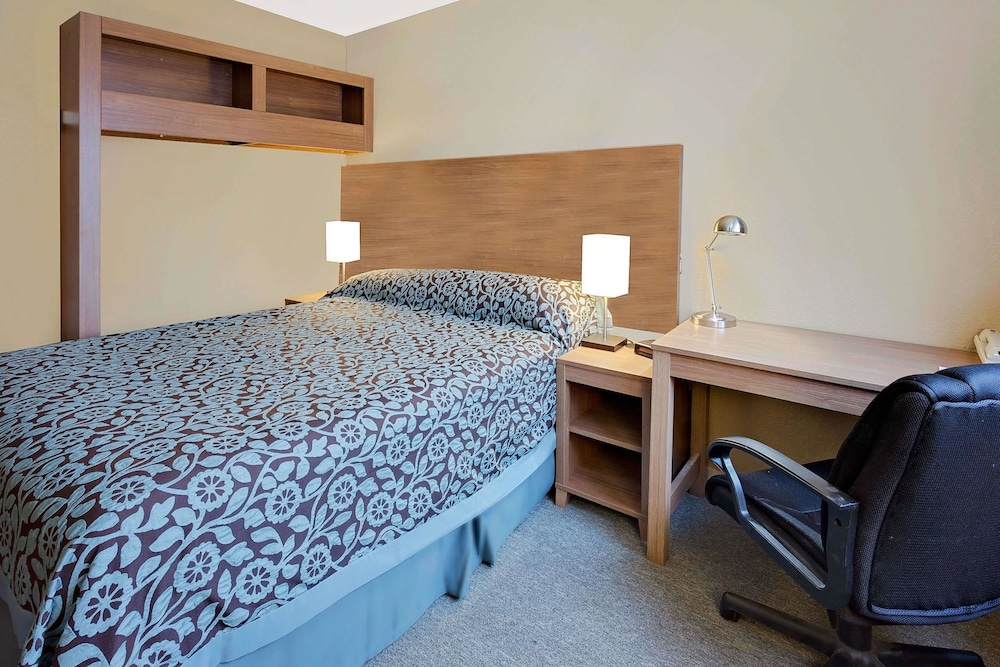 Days Inn by Wyndham Winona 10/27