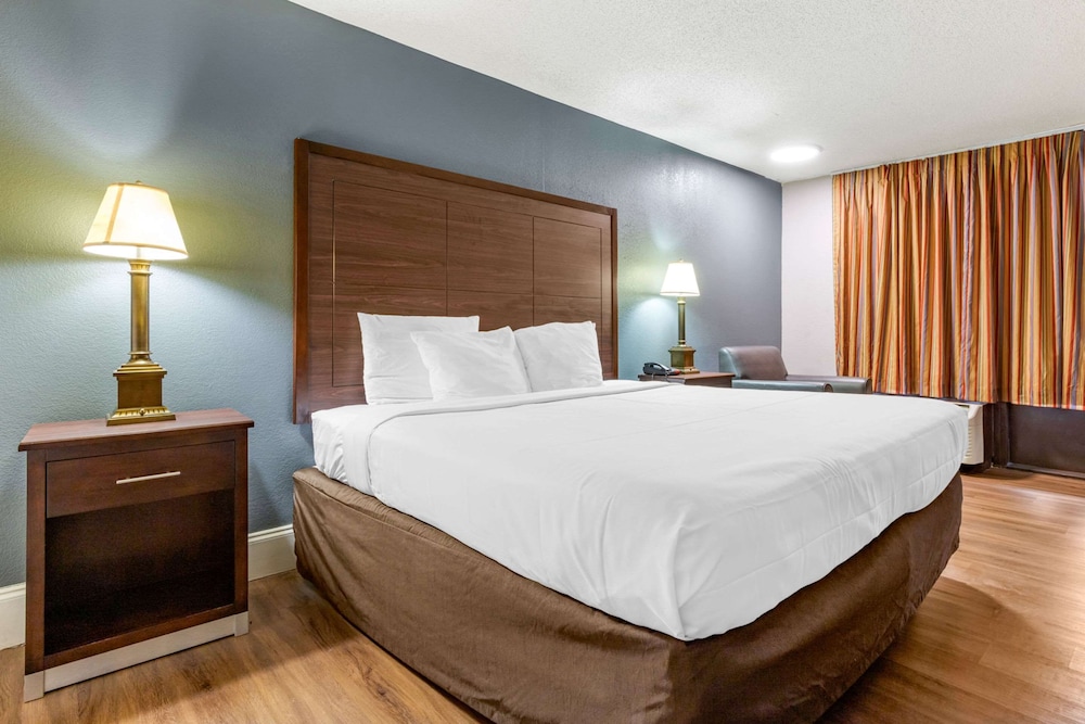 Econo Lodge Rock Hill Northeast 3/23
