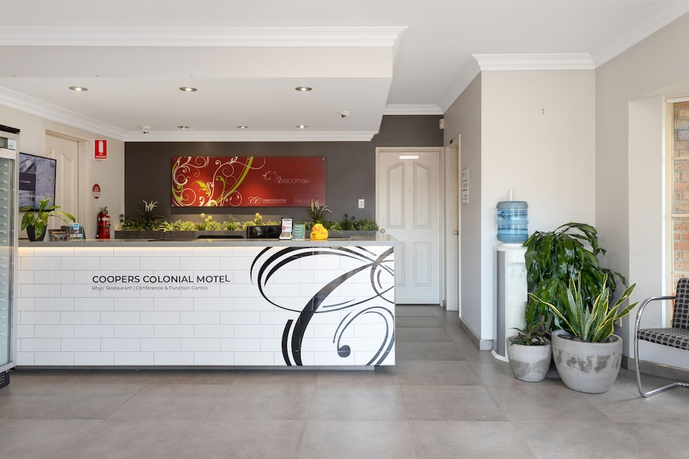 Coopers Colonial Motel 8/64