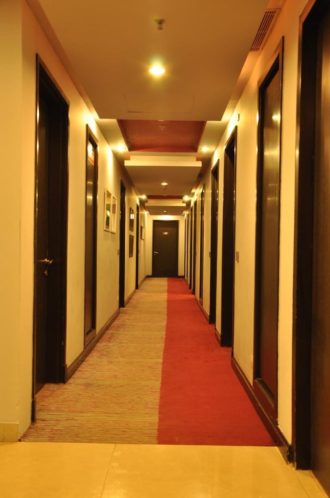 萨罗巴纳雷纳门廊酒店(Sarovar Portico Naraina) 图片4