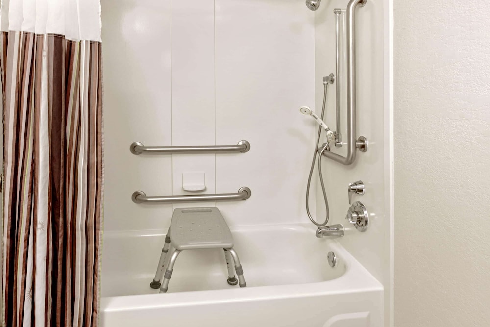 La Quinta Inn & Suites by Wyndham Birmingham Hoover 14/43