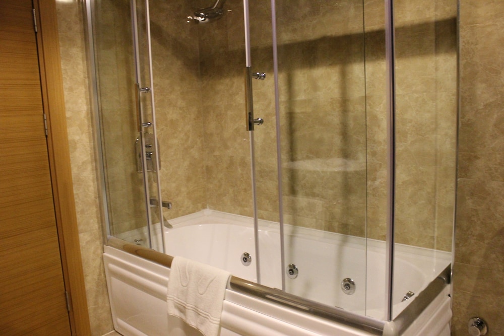 Neba Royal Hotel 48/50