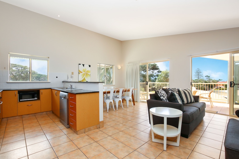 Headland Beach Resort 20/69