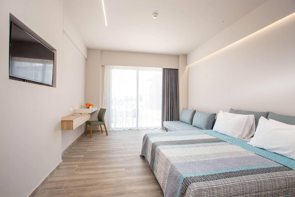 Gennadi Seaside Resort 24/77