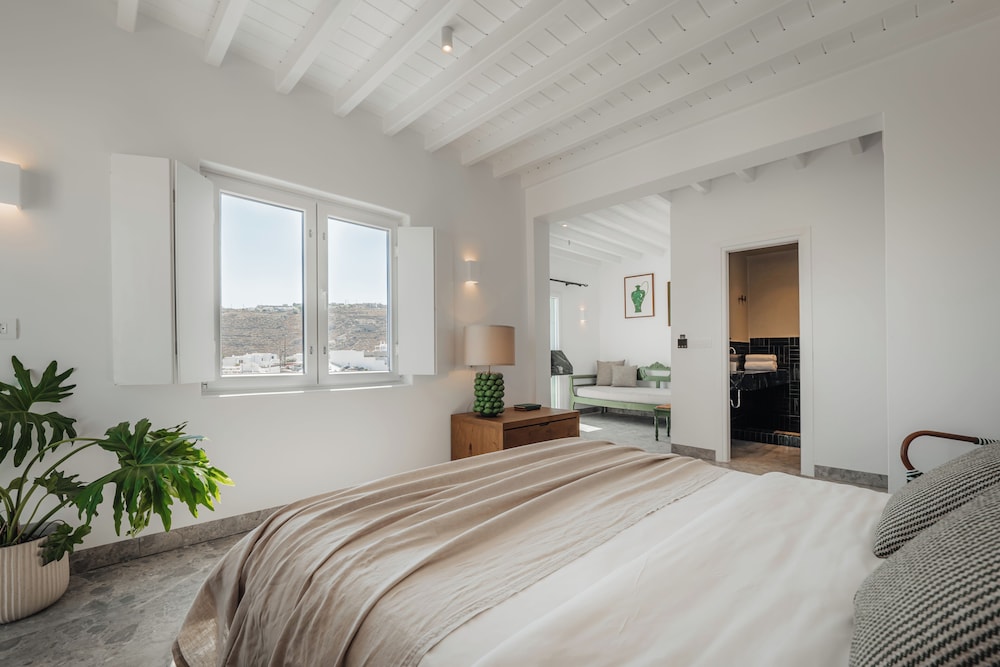 SUPERIOR, SEA VIEW