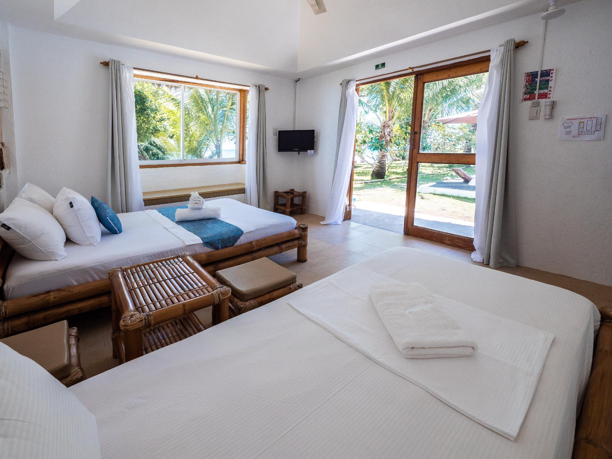 Super, Deluxe, Twin Beds