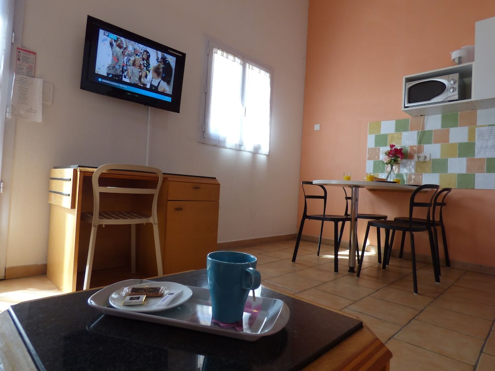 Court Inn and Suites 26/42