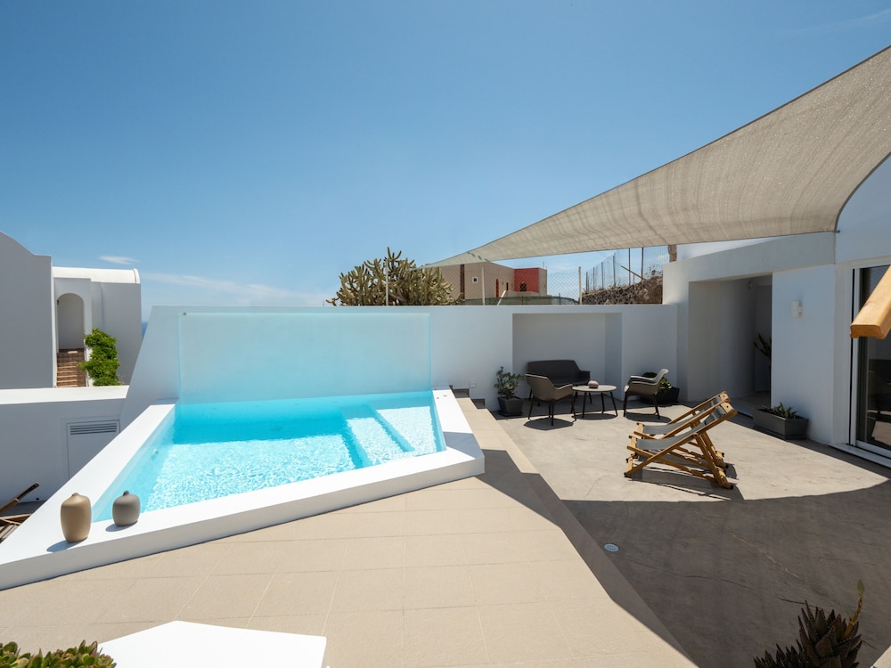 Valery Suites 45/54