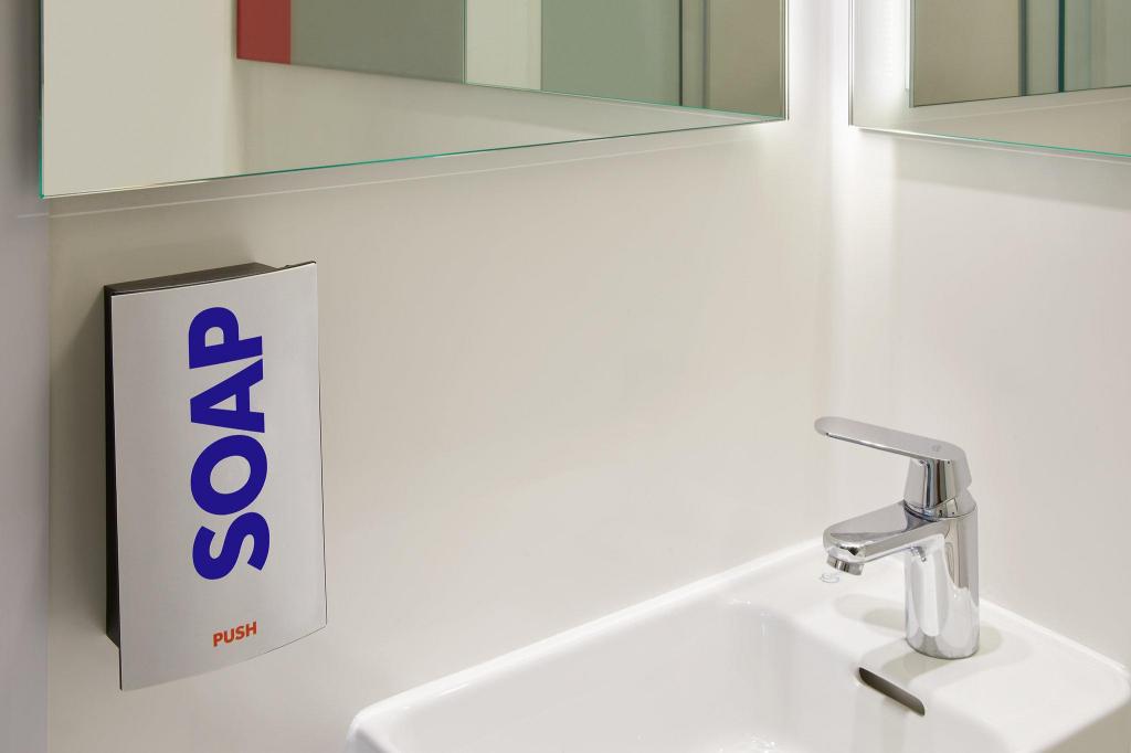 ZIP by Premier Inn Cardiff 17/28