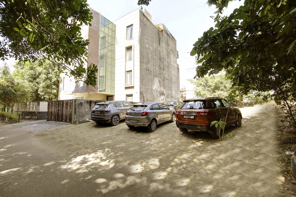 Saltstayz Corporate Suites – Golf Course Road 42/50