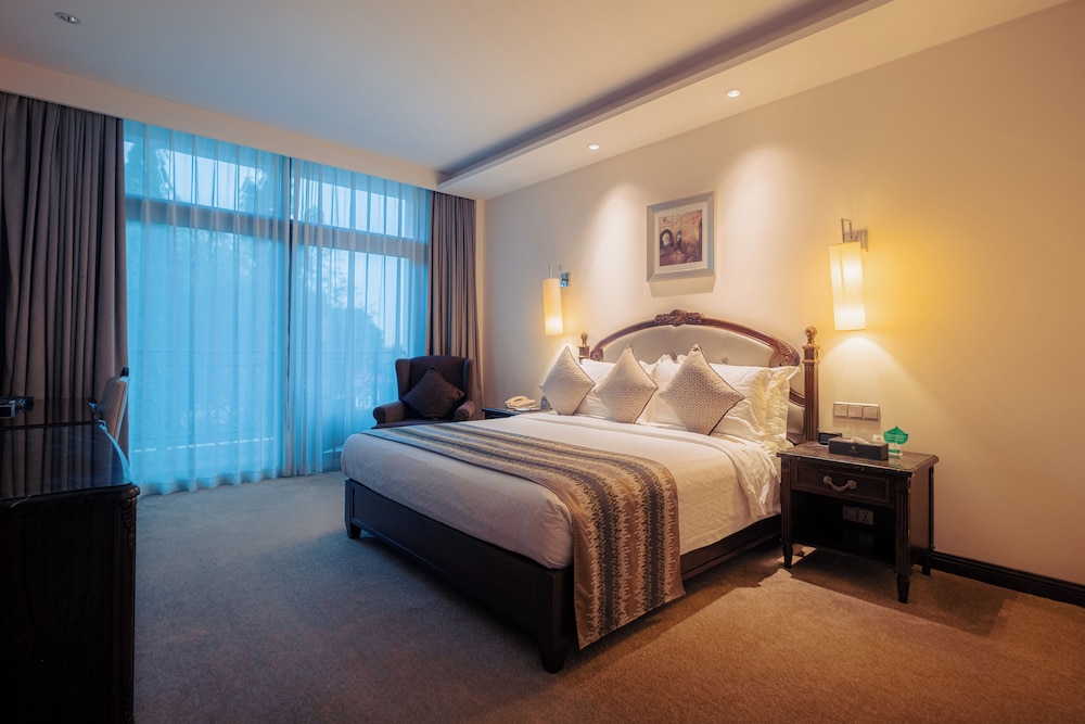 EXECUTIVE, SUITE