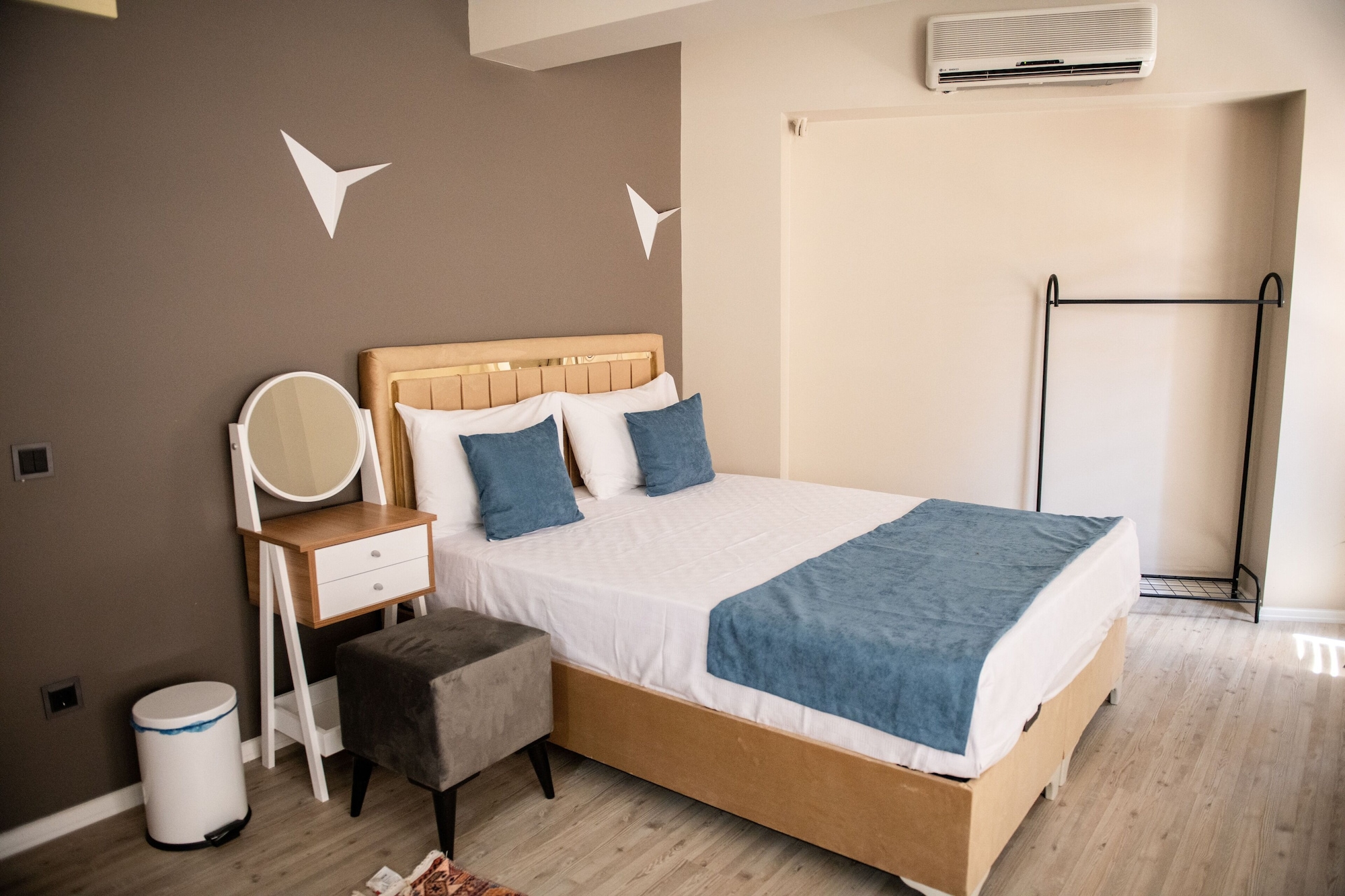 1 BEDROOM, FAMILY, STUDIO, SUITE, ANNEX