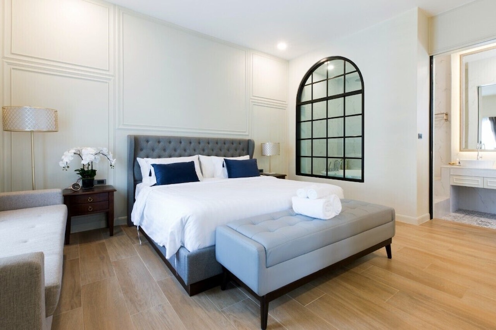 Villa Seville 12/50