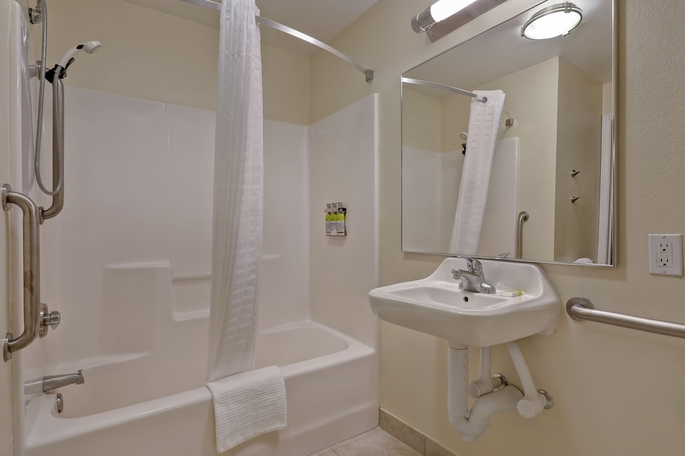 Candlewood Suites Indianapolis - South 21/77