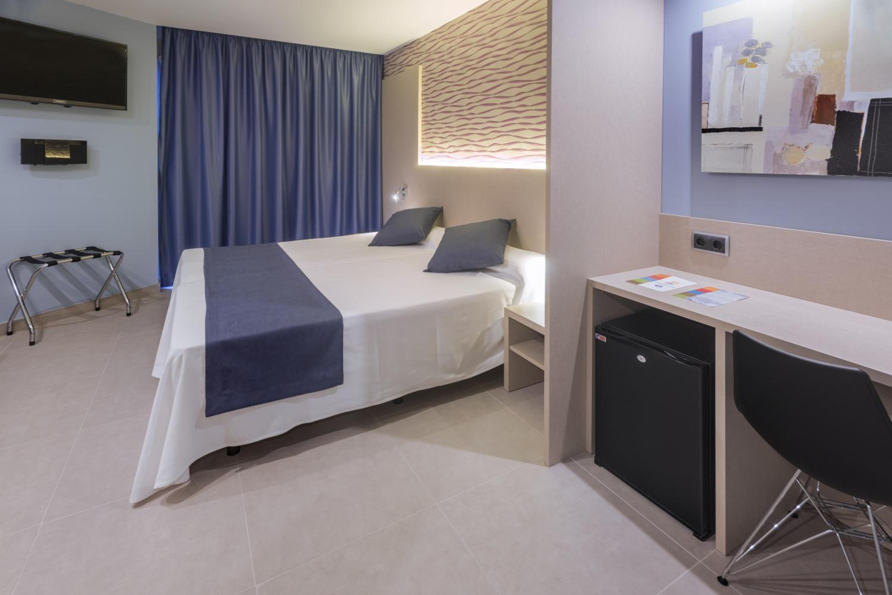 Room, Twin Beds, Lateral Side Sea View، GHT S Agaro Mar 3/10