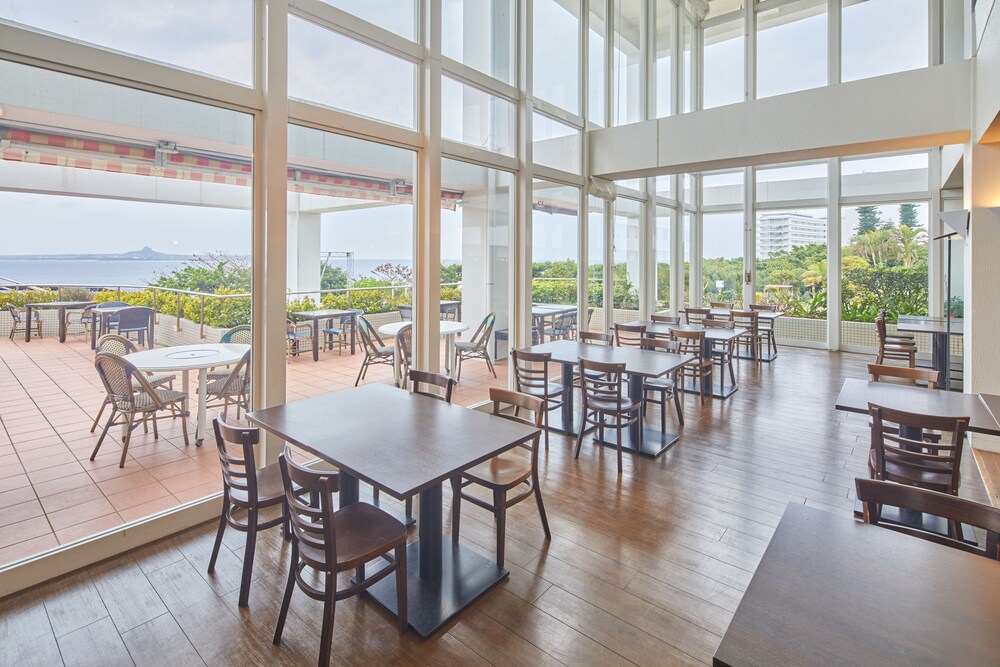 Royal View Hotel Churaumi 32/42