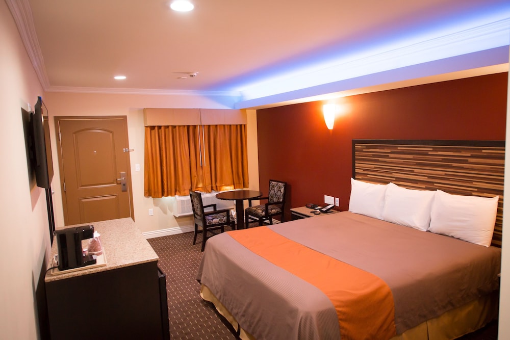 Diamond Bell Inn And Suites 32/54