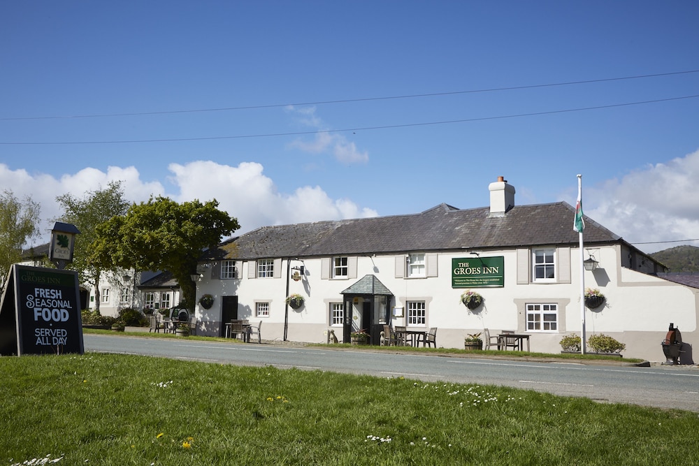 The Groes Inn 66/67