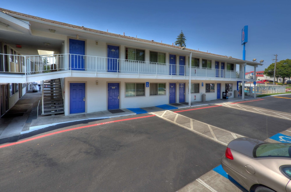 Motel6 Tigard, OR - Portland South - Lake Oswego in LAKE OSWEGO - OR