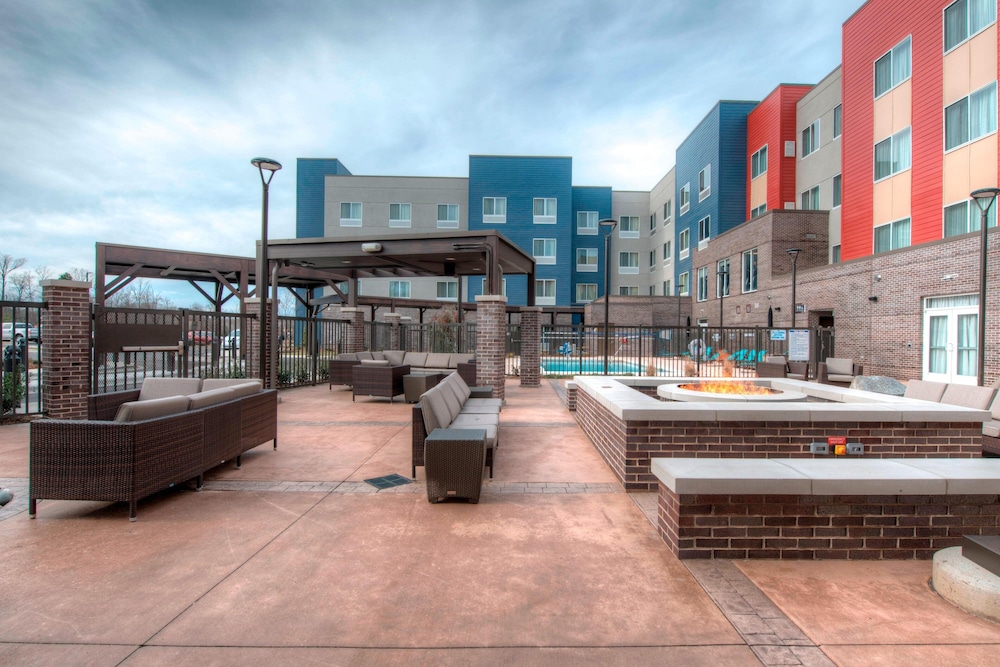 Fairfield Inn And Suites By Marriott Charlotte Airport 95/100
