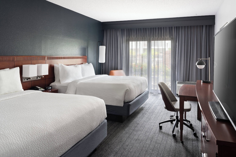 غرفة بسريرين مزدوجين لذوي الإعاقة، Courtyard by Marriott West Palm Beach 2/6