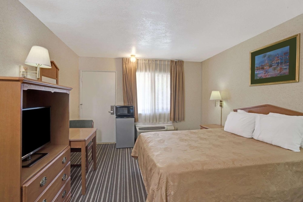Buena Park Inn 35/63