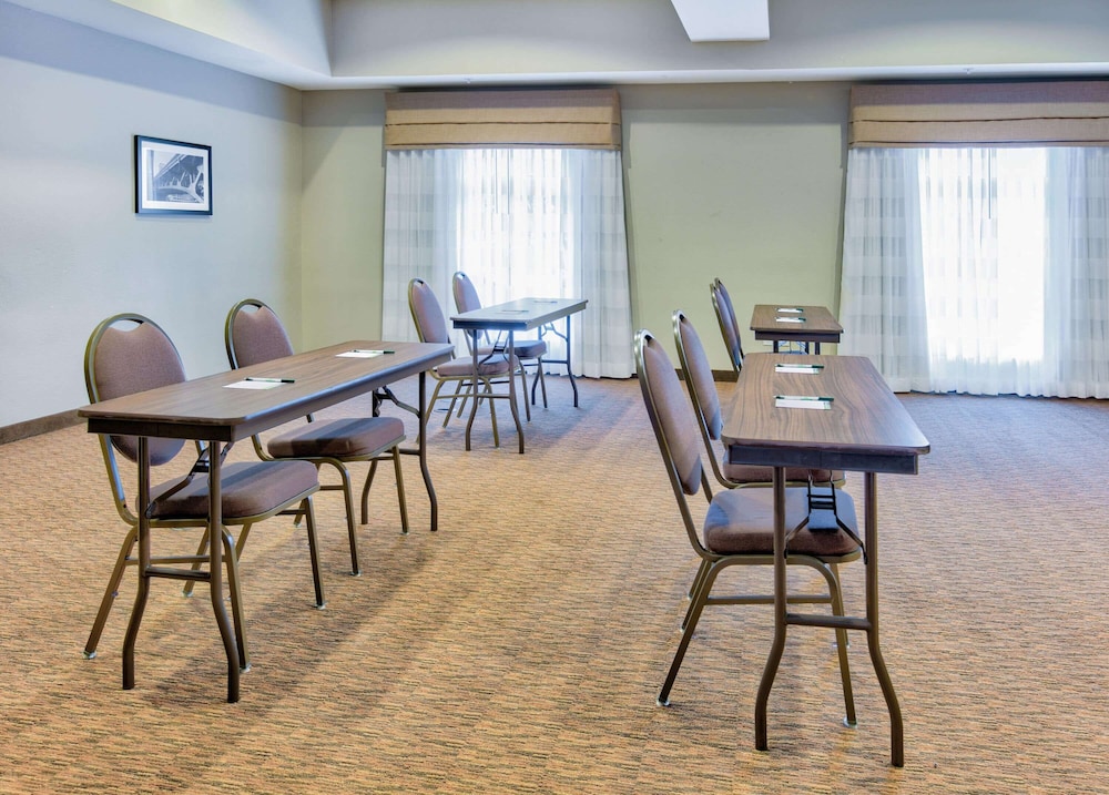 Wingate by Wyndham Longview North 40/48