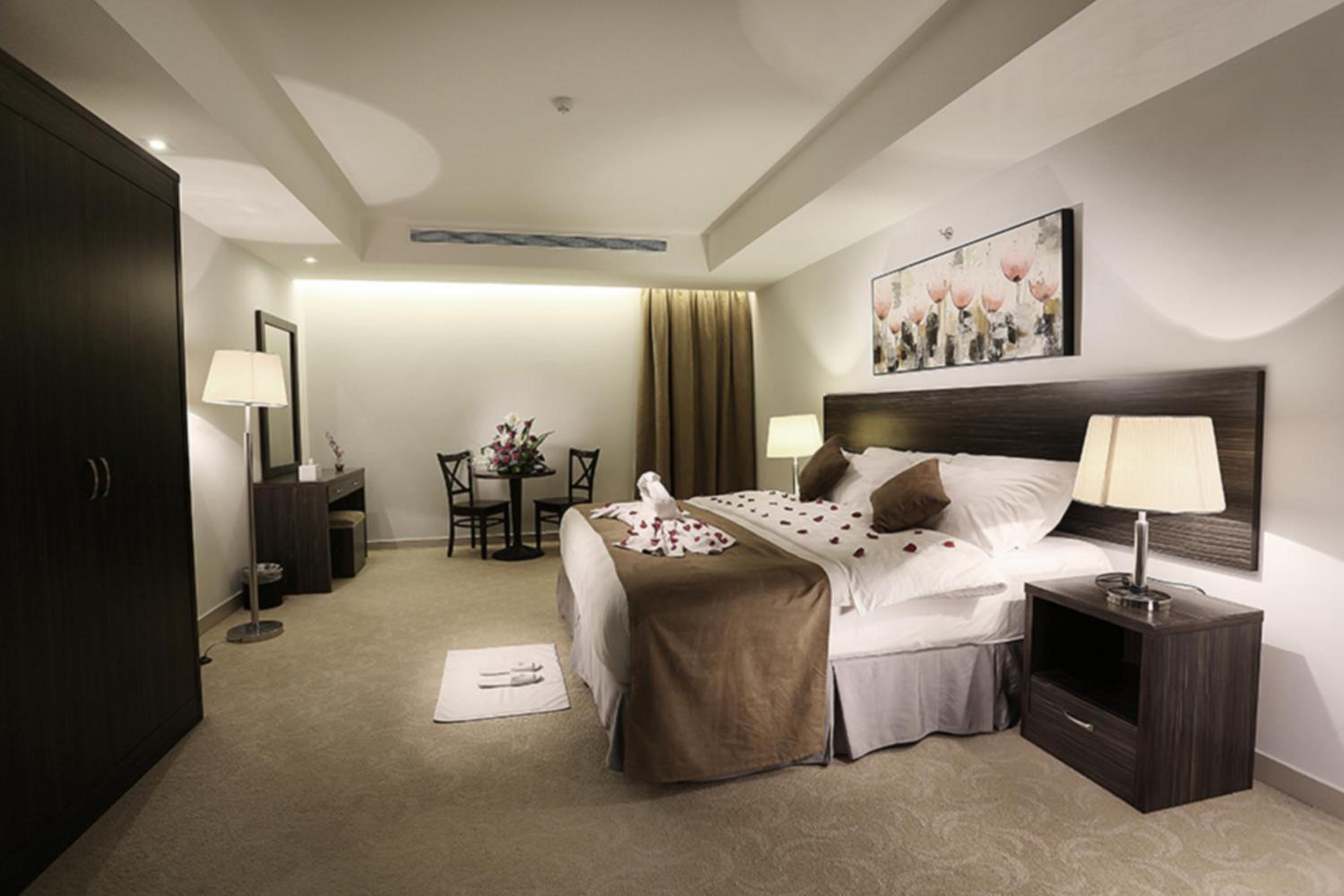 Watheer Hotel Suite 10/44