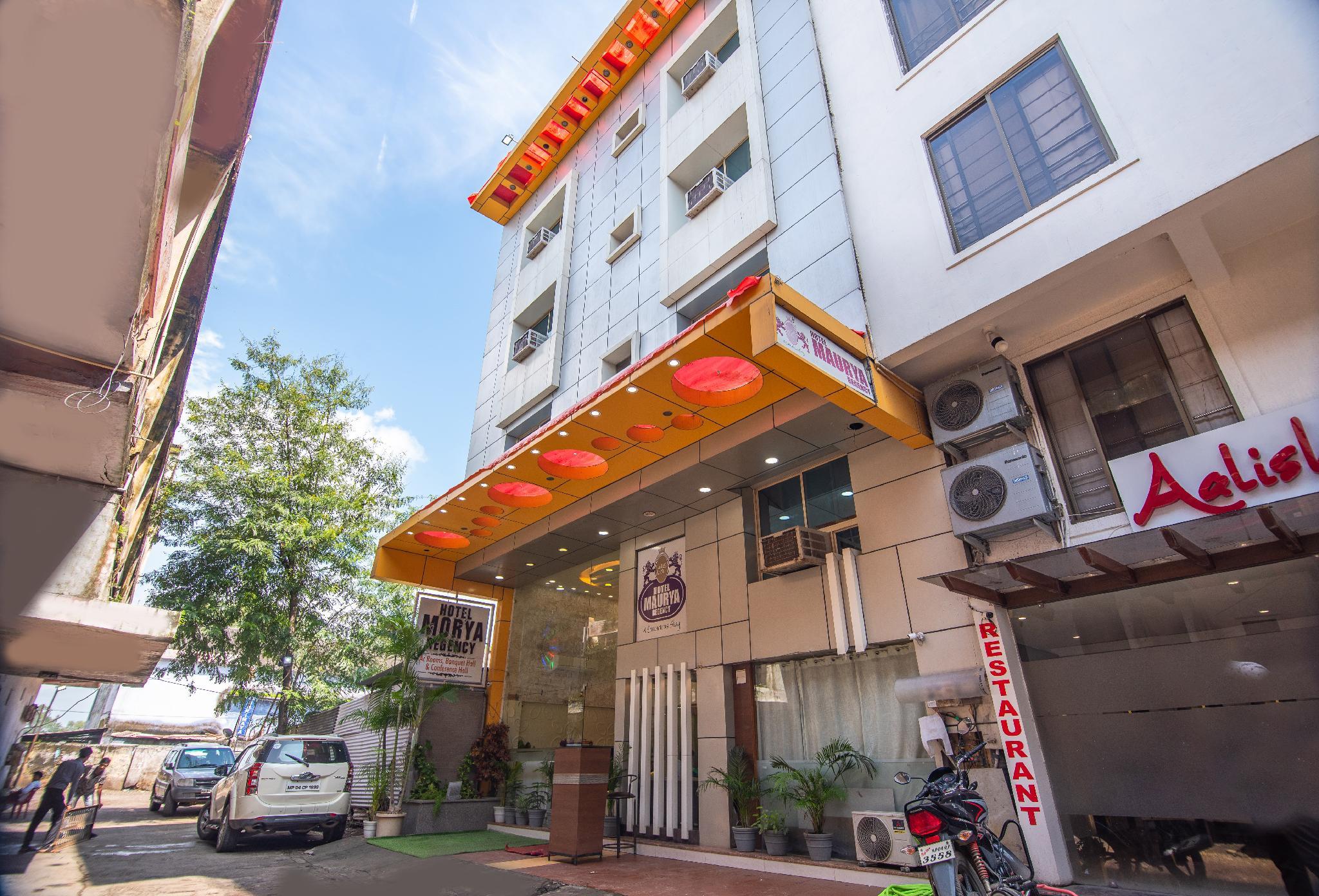 Fabhotel Morya Regency 3/17
