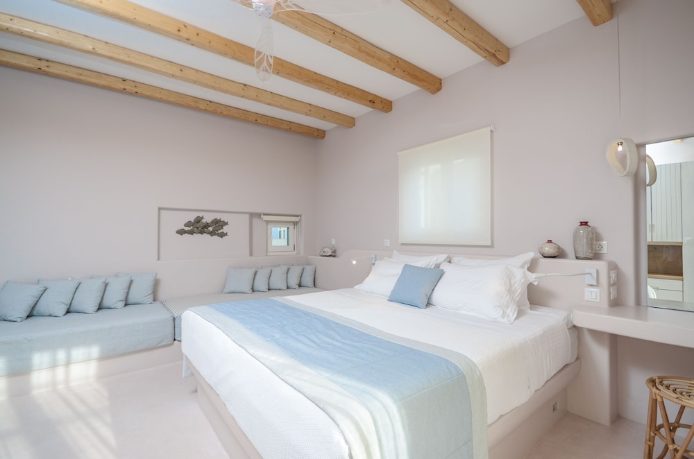 Antony Suites 12/50