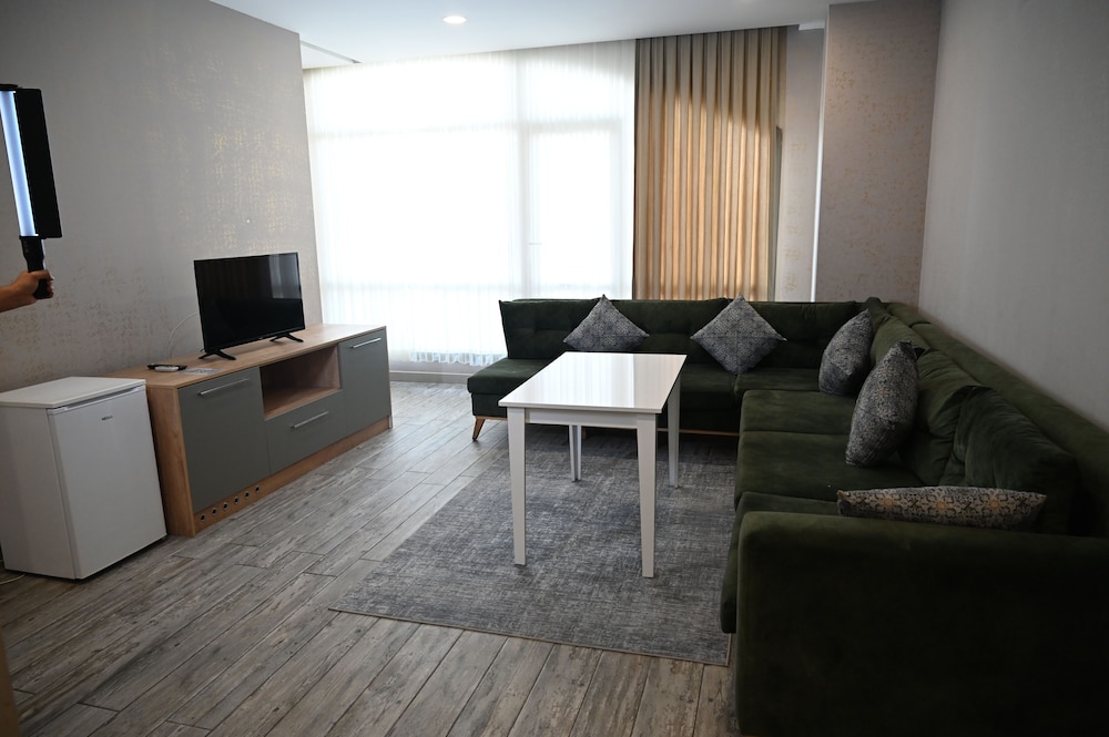 Agora Suites 40/67