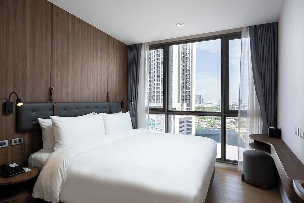 1 BEDROOM, DELUXE, KING BED