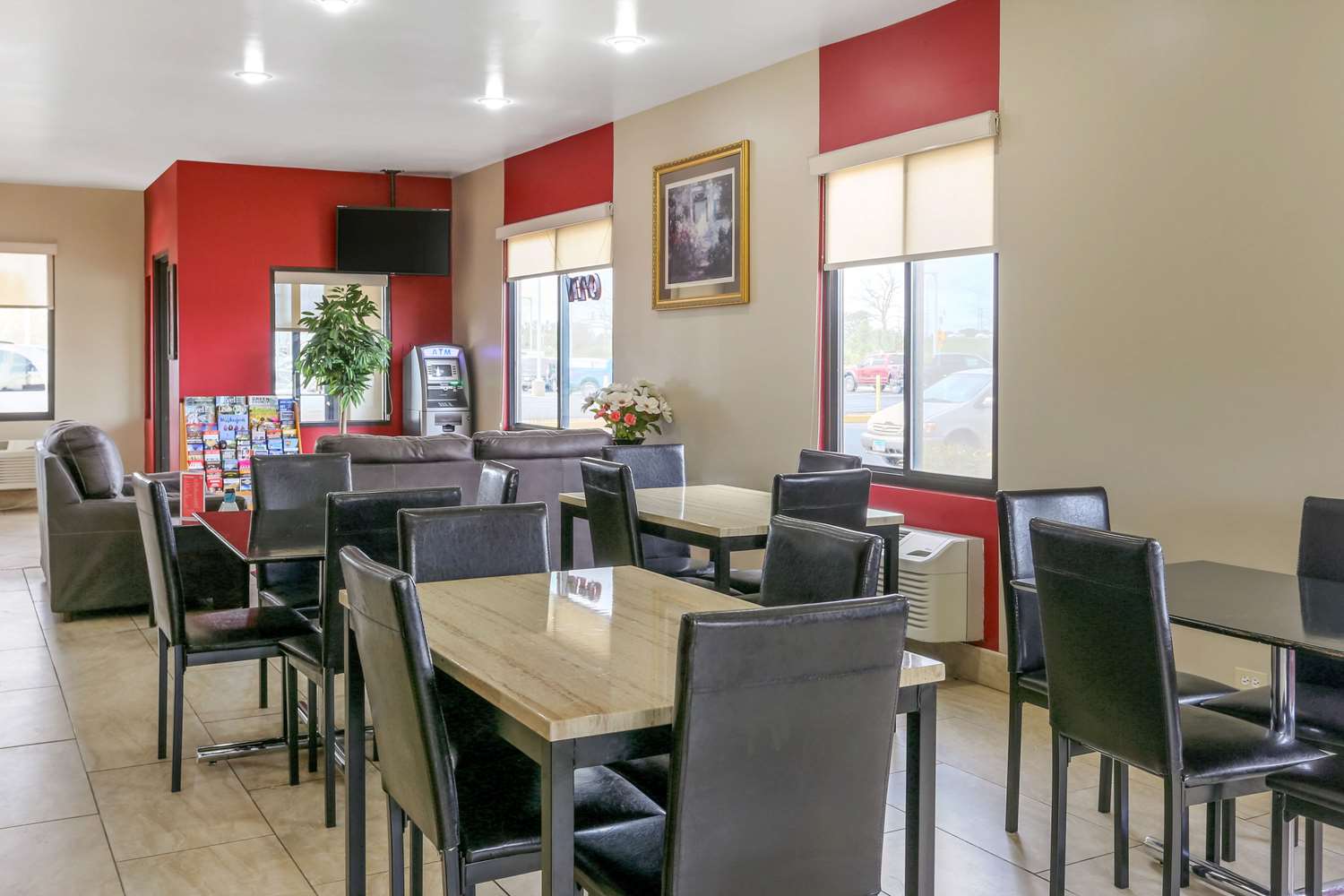 Econo Lodge Shorewood 20/31