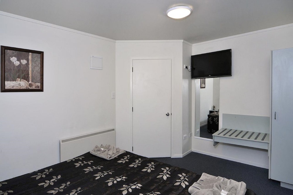 Fenton Court Motel 26/60