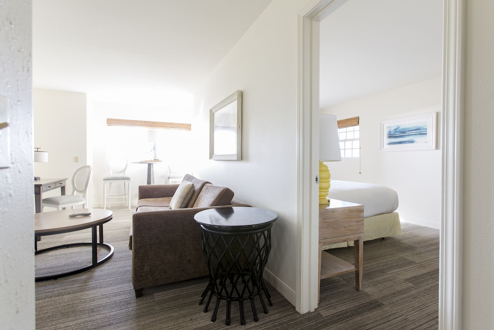 FogCatcher Inn 32/47