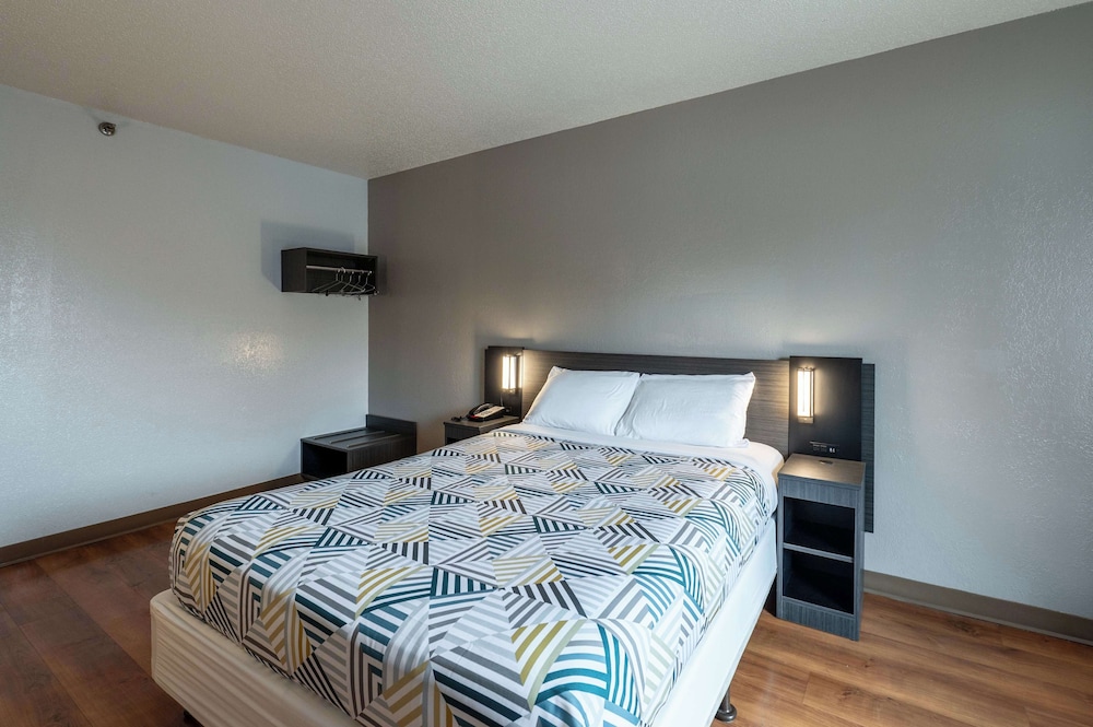 غرفة ديلوكس بسرير مزدوج، Motel6 Branford, CT - New Haven 8/10