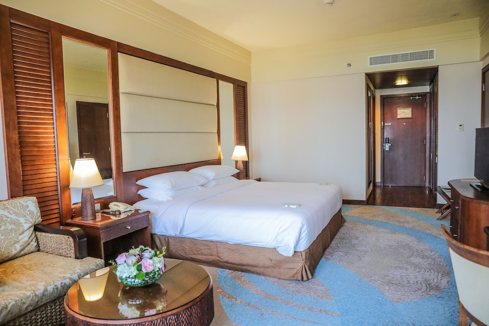 غرفة غراند ديلوكس بسرير كينج بإطلالة على البحر بشرفة، Danat Jebel Dhanna Resort 2/4