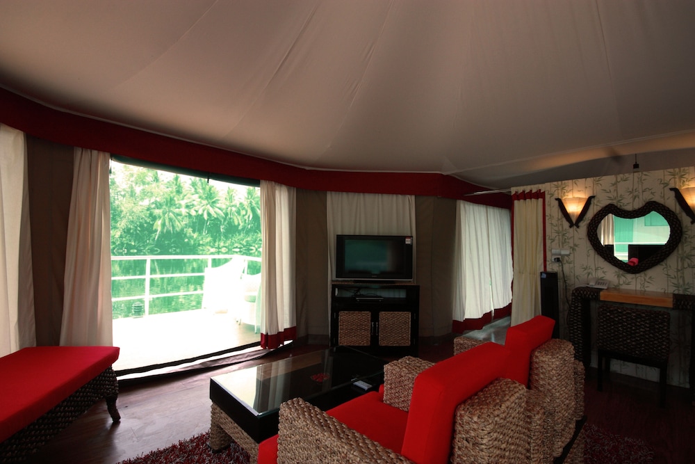 4 Rivers Floating Lodge 22/50