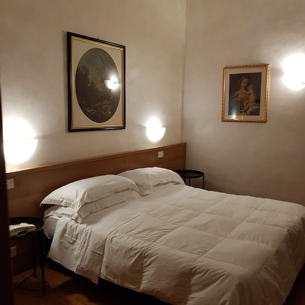 Hotel Julia 28/66